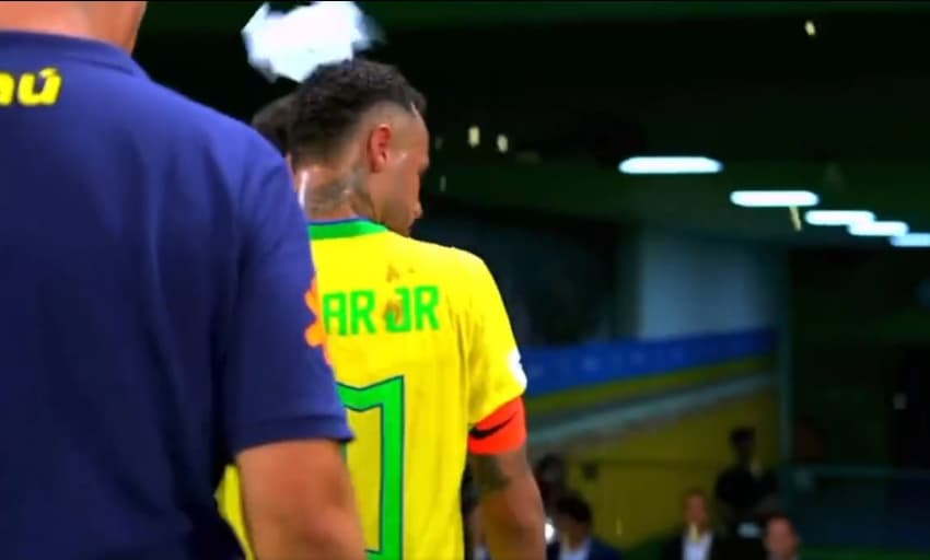 Neymar recebe pipoca