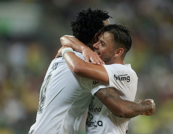 Parceiros no Corinthians, Romero e Rojas são amigos fora de campo