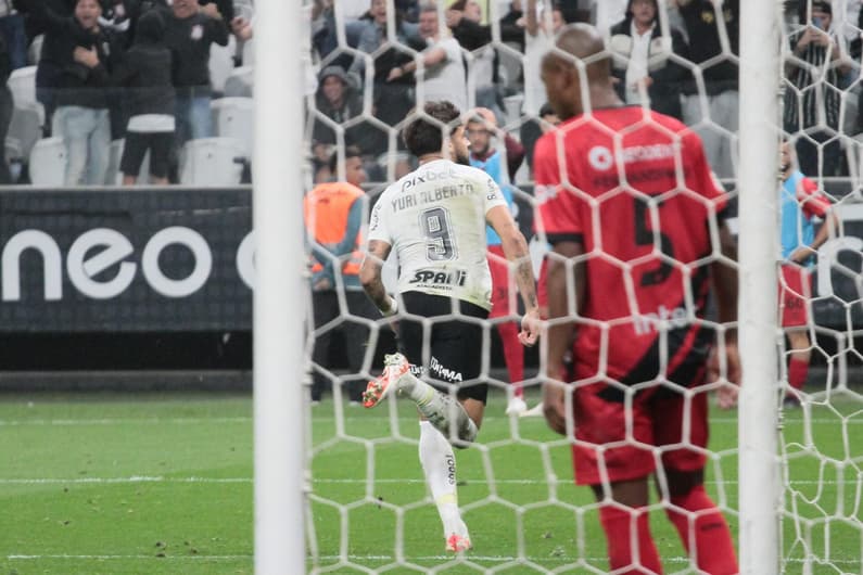 Partida entre Corinthians e Athletico-PR pelo Brasileirão