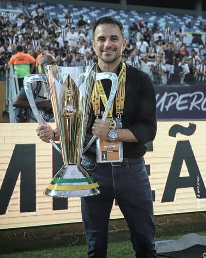 Rodrigo Caetano recusou a oferta de ser o executivo de futebol do Corinthians, Marcelo Djian não foi convidado