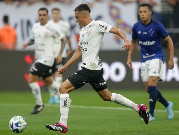 Matheus Araújo marcou pela primeira fez como profissional em um jogo contra o Cruzeiro, na Neo Química Arena, pela primeira rodada do Brasileirão