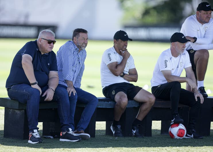 Augusto Melo-Rubão-Sidnei-Lobo-Mano Menezes-Thiago Kosloski-Corinthians