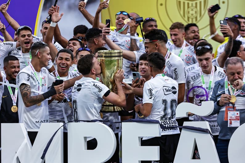 Ao vencer o Cruzeiro, o Corinthians ganhou seu 11º título da Copinha; veja os maiores campeões (Foto: Fabio Giannelli/AGIF)