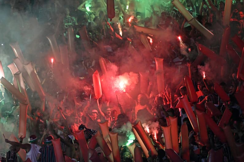 Torcida do Fluminense já cantou três hinos ao longo da história do clube; veja a origem e as letras dos cantos (Foto: Mauro Pimentel/AFP)