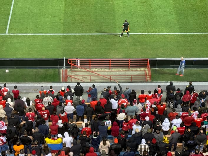 Torcida do Internacional na Arena Barueri