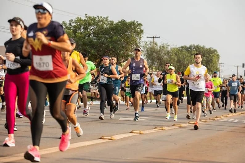 tênis de corrida de rua