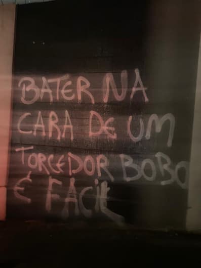 bater na cara de torcedor