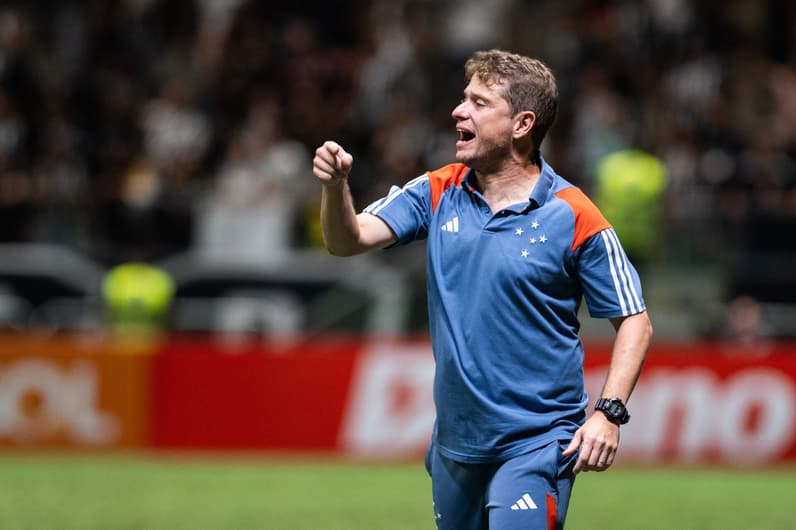 Técnico Fernando Seabra criticou a arbitragem do jogo entre Palmeiras e Cruzeiro - Foto: Gustavo Aleixo/Cruzeiro