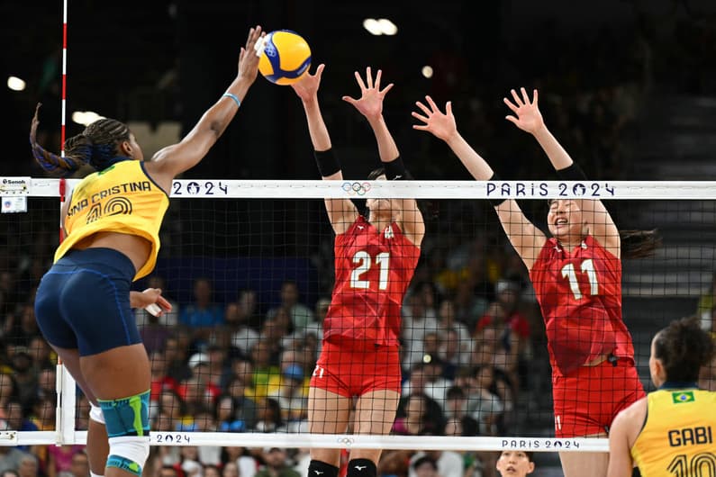 VOLLEYBALL-OLY-PARIS-2024-BRA-JPN