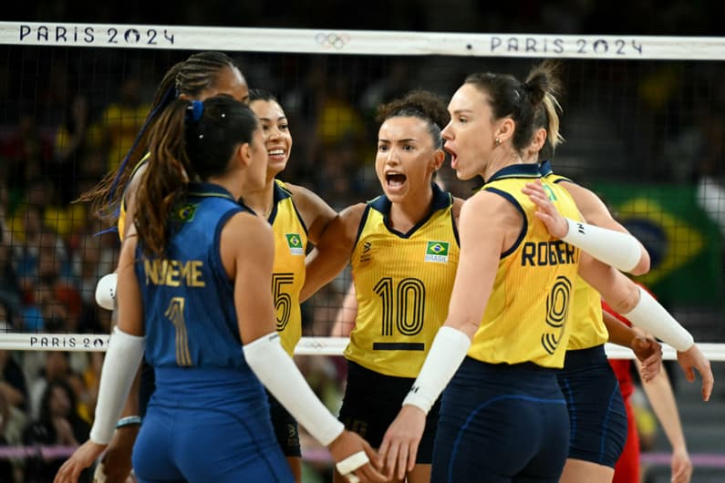 VOLLEYBALL-OLY-PARIS-2024-BRA-POL