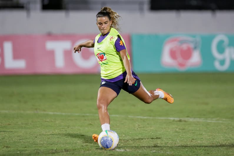 SELECAO BRASILEIRA, TREINO EM RECIFE