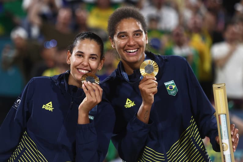 A dupla brasileira Duda e Ana Patricia vence as canadenses Melissa e Brandie e conquista a medalha de ouro na final olímpica. Foto: Luiza Moraes/COB.