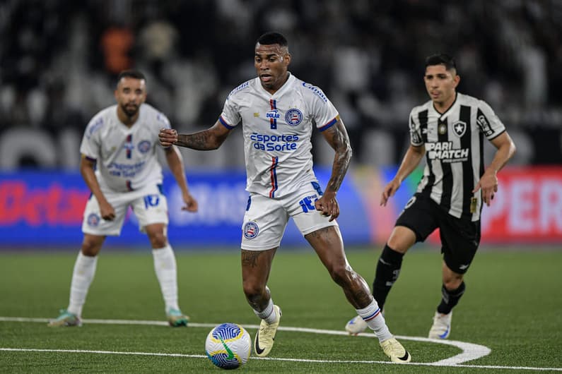 Em jogo hoje, Bahia e Botafogo se enfrentam pelo Brasileirão. (Foto: Thiago Ribeiro/AGIF)