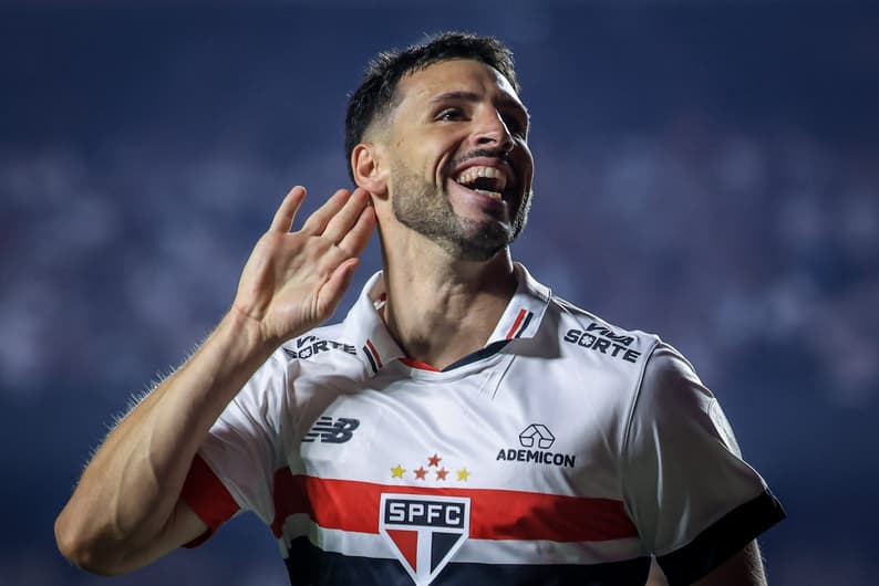 O São Paulo chega embalado no jogo de hoje após classificação na Libertadores. Foto: Marcello Zambrana/AGIF