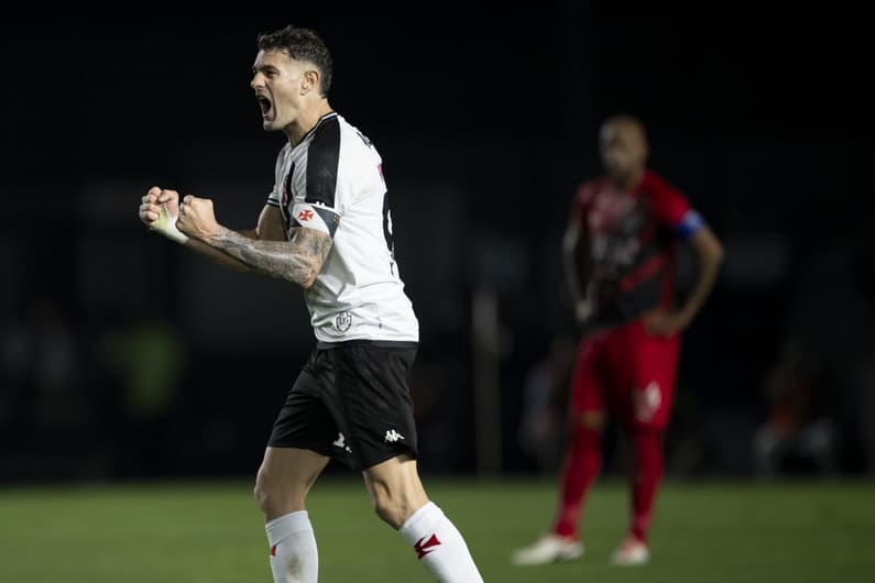 Vasco ganhou o jogo do Brasileirão contra o Athletico no último final de semana. Em jogo hoje, as equipes duelam pela Copa do Brasil (Foto: Jorge Rodrigues/AGIF)