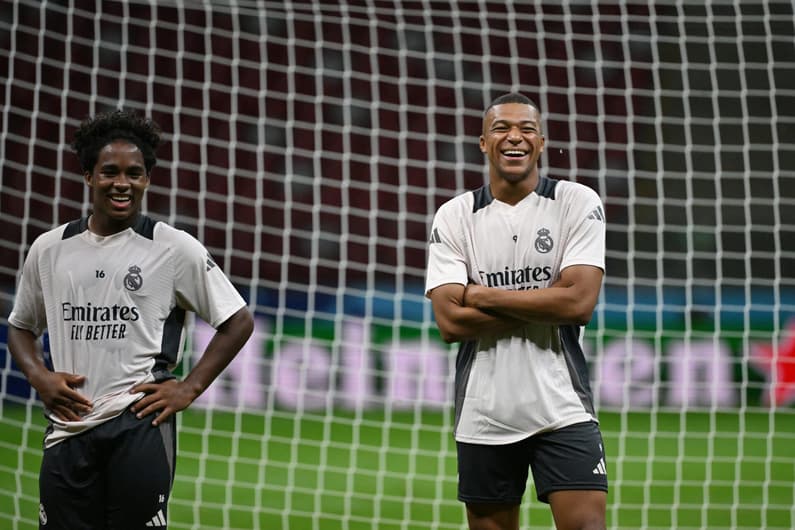 Endrick e Mbappé finalizaram preparação para o jogo de hoje contra a Atalanta. Foto: Sergei GAPON / AFP