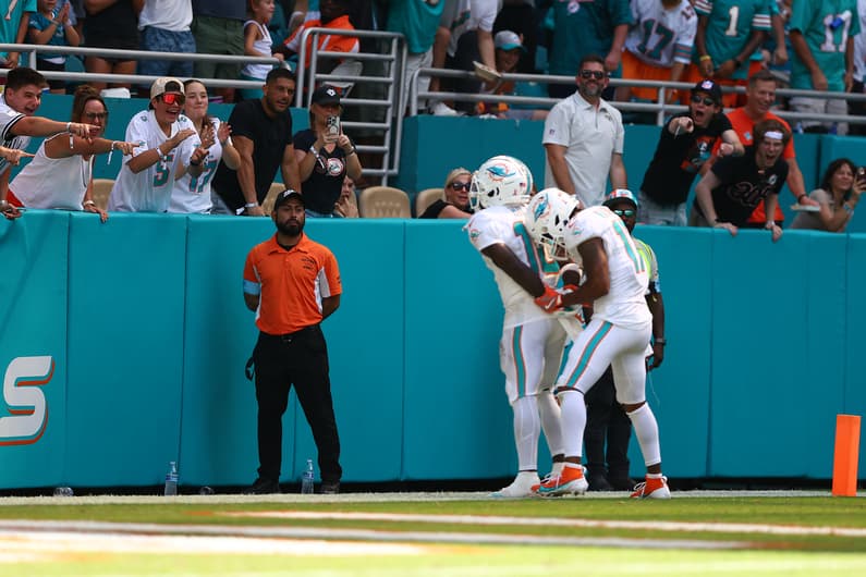 Tyreek Hill celebra touchdown