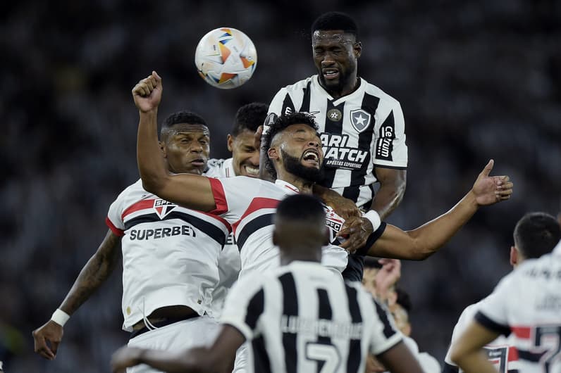 Botafogo x Sao Paulo - Bastos