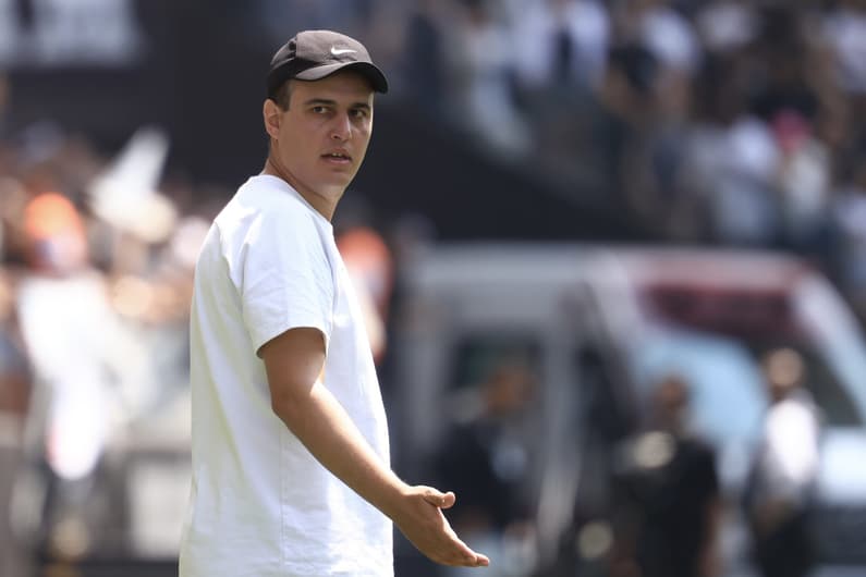 Lucas Piccinato no comando do Corinthians (Foto: Marcello Zambrana/AGIF)