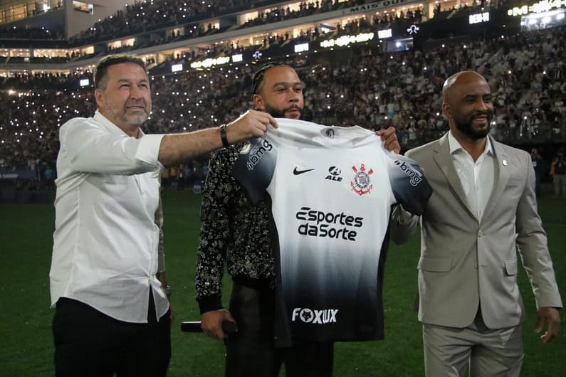 Depay apresentado à torcida do Corinthians – Neo Quimica Arena – Corinthians x Juventude – Copa do Brasil