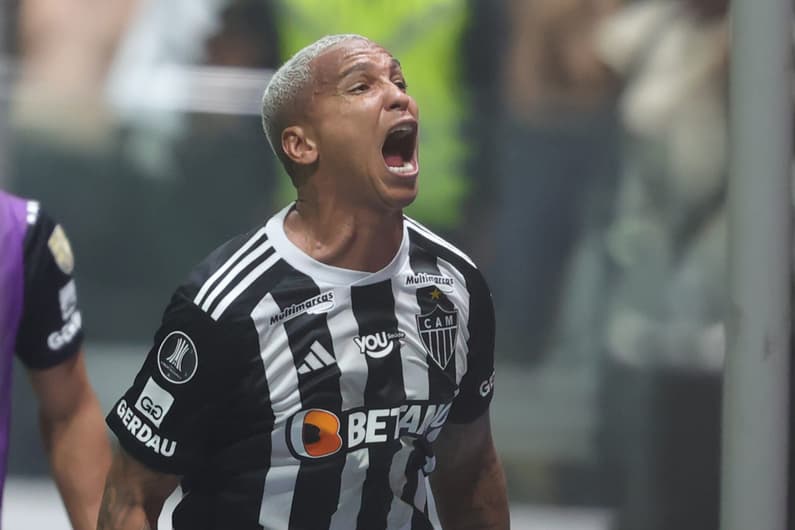 Deyverson jogador do Atletico-MG comemora seu gol durante partida contra o Fluminense no estadio Arena MRV pelo campeonato Copa Libertadores 2024. Foto: Gilson Lobo/AGIF