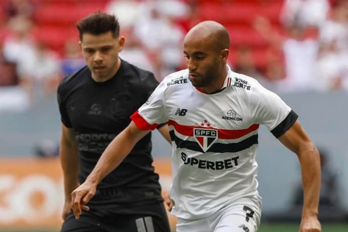 Lucas e Romero em São Paulo x Corinthians (foto: Rubens Chiri / São Paulo FC)