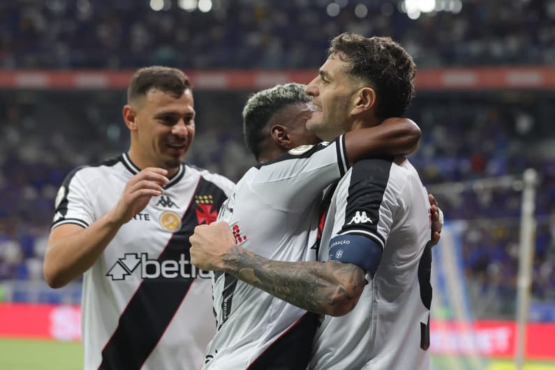 Vegetti jogador do Vasco comemora seu gol durante partida contra o Cruzeiro no estadio Mineirao pelo campeonato Brasileiro A 2024. Foto: Gilson Lobo/AGIF