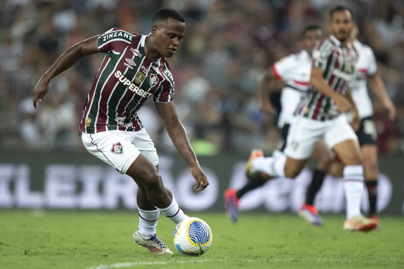 Traditionally, three cores of Fluminense have been used in the club since 1904 (Photo: Jorge Rodrigues/AGIF)