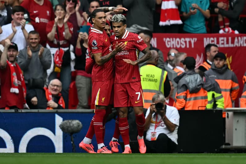 Darwin Núñez e Luis Díaz marcaram os gols do Liverpool na vitória sobre o Bournemouth (Foto: Paul ELLIS / AFP)