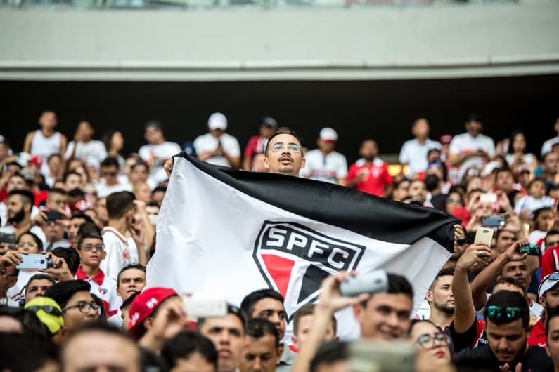 Escudo do São Paulo pouco sofreu alterações em 90 anos; Veja toda a história do emblema do Tricolor Paulista (Foto: Stephan Eilert/AGIF)