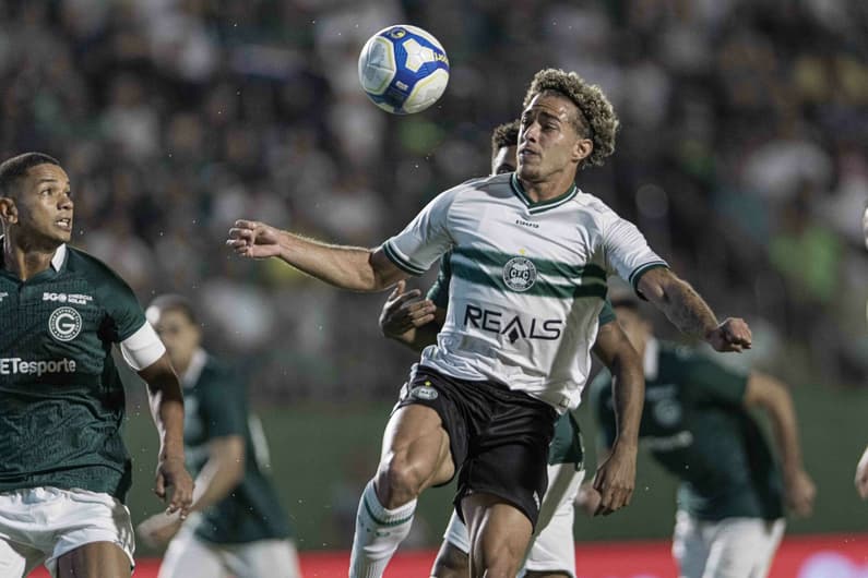 Após empate no primeiro turno, Coritiba e Goiás voltam a se enfrentar pela Série B; Confira as estatísticas do jogo (Foto: Heber Gomes/AGIF)