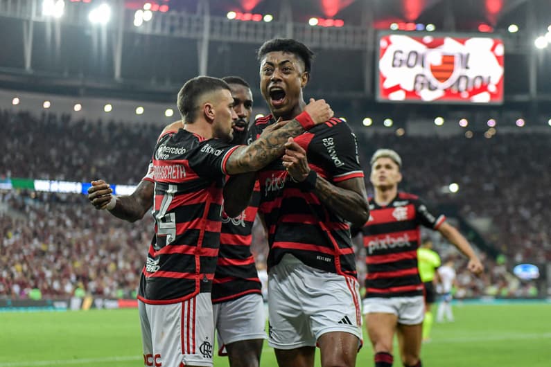 O Flamengo inicia as quartas de final da Libertadores diante de sua torcida (Foto: Thiago Ribeiro/AGIF)