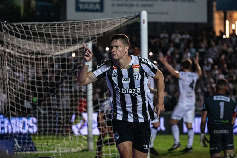 O Peixe acabou perdendo seu jogo contra o Operário no primeiro turno; Veja todas as informações do jogo de hoje do Santos (Foto: Giovani Baccin/AGIF)