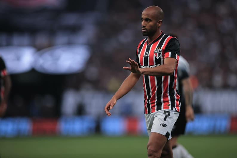 São Paulo busca no jogo de hoje, se reerguer da eliminação para o Botafogo na Libertadores (Foto: Ettore Chiereguini/AGIF)