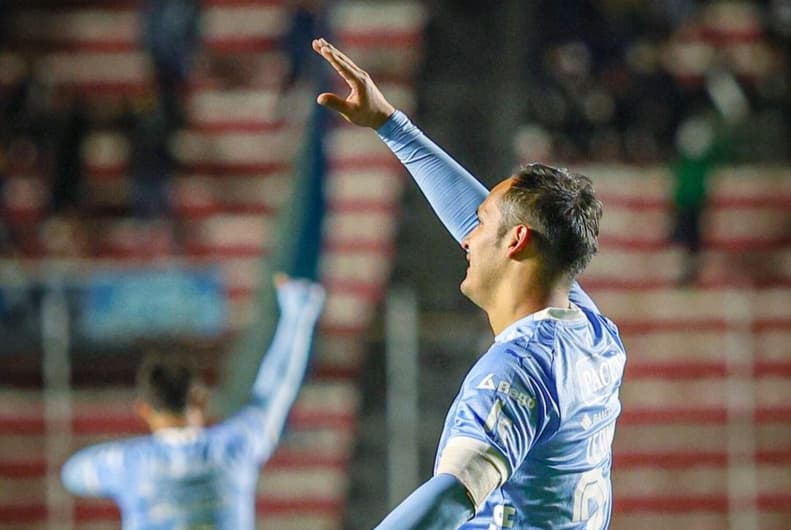 Justiniano celebra gol do Bolívar sobre o Oriente Petrolero pelo Boliviano (Foto: Reprodução)