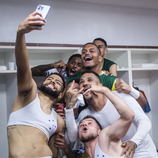 Cruzeiro celebra classificação para a final da Sul-Americana (Foto: Gustavo Aleixo/Cruzeiro)