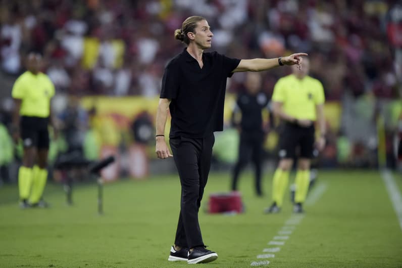 Filipe Luís em sua estreia como técnico do Flamengo contra o Corinthians (Foto: Alexandre Loureiro/AGIF)