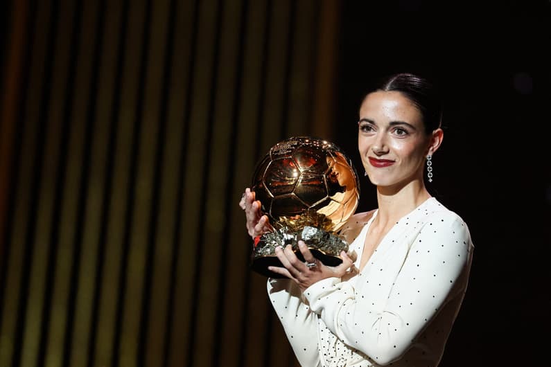 Aitana Bonmatí foi eleita a Bola de Ouro do futebol feminino