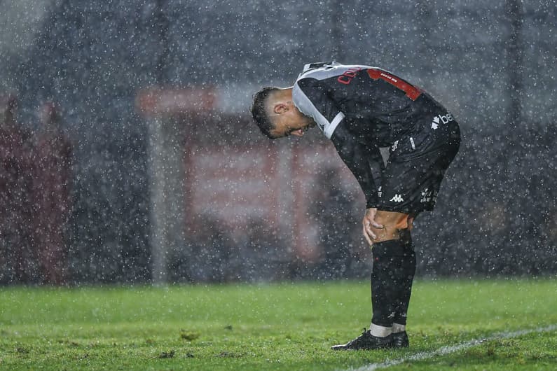 Coutinho lamenta eliminação do Vasco na Copa do Brasil diante do Atlético-MG