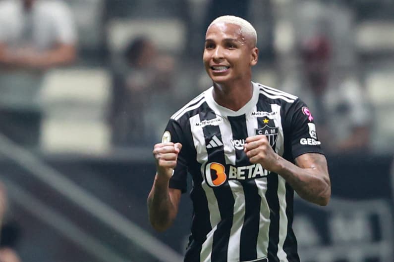 Deyverson jogador do Atletico-MG comemora seu gol durante partida contra o Gremio no estadio Arena MRV pelo campeonato Brasileiro A 2024. Foto: Gilson Lobo/AGIF