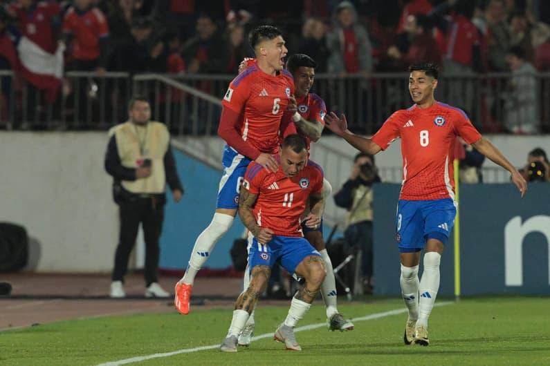 Vargas comemora po gol em Chile x Brasil. (Foto: Rodrigo ARANGUA / AFP)