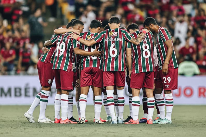 Elenco do Fluminense reunido antes do clássico contra o Flamengo