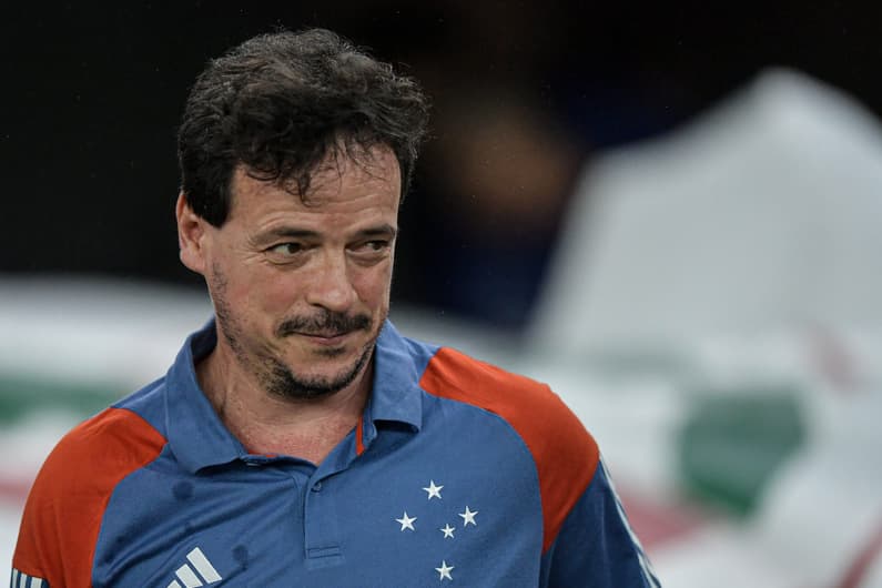 Fernando Diniz tecnico do Cruzeiro durante partida contra o Fluminense no estadio Maracana pelo campeonato Brasileiro A 2024. Foto: Thiago Ribeiro/AGIF