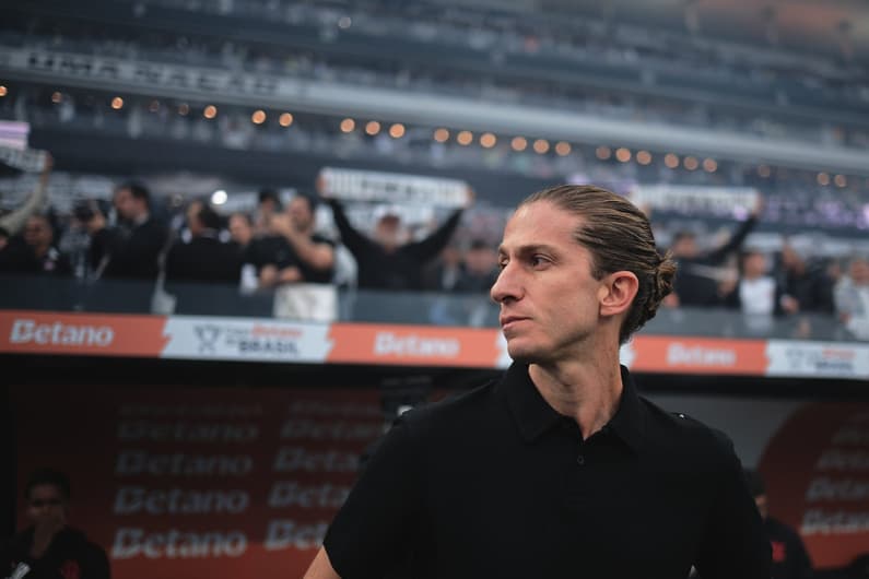 Filipe Luís durante o jogo entre Corinthians e Flamengo, pela Copa do Brasil