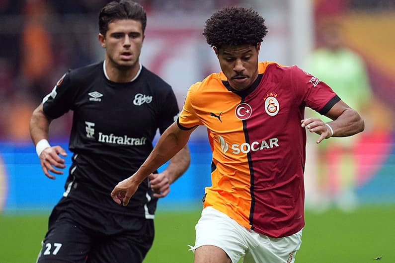 Gabriel Sara na vitória do Galatasaray sobre o Elfsborg pela Uefa Europa League (2)