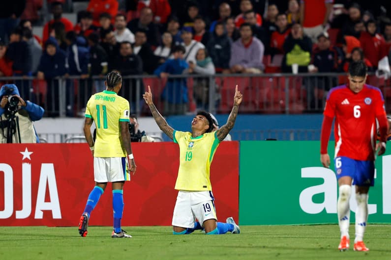 Seleção de Dorival vence partida contra Chile, com gols de Igor Jesus e Luiz Henrique