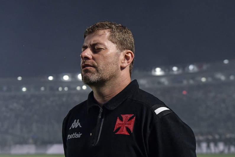 Técnico do Vasco, Rafael Paiva durante o confronto com o Atlético-MG, pela Copa do Brasil