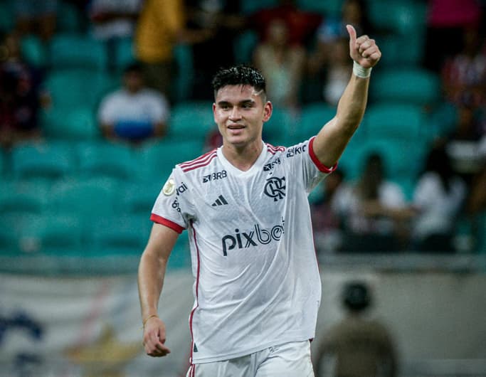 Alcaraz celebra gol marcado diante do Bahia