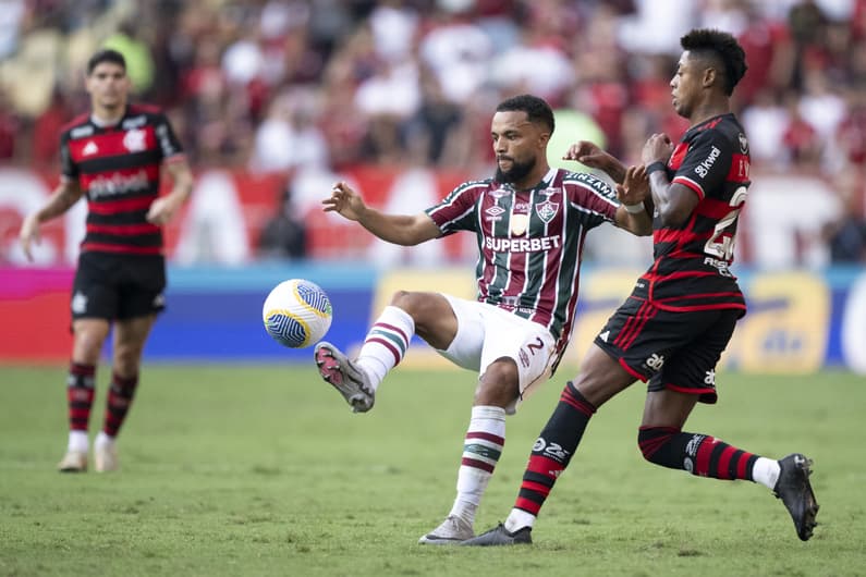 O grande atrativo dos jogos de hoje fica com o clássico entre Flamengo e Fluminense (Foto: Jorge Rodrigues/AGIF)