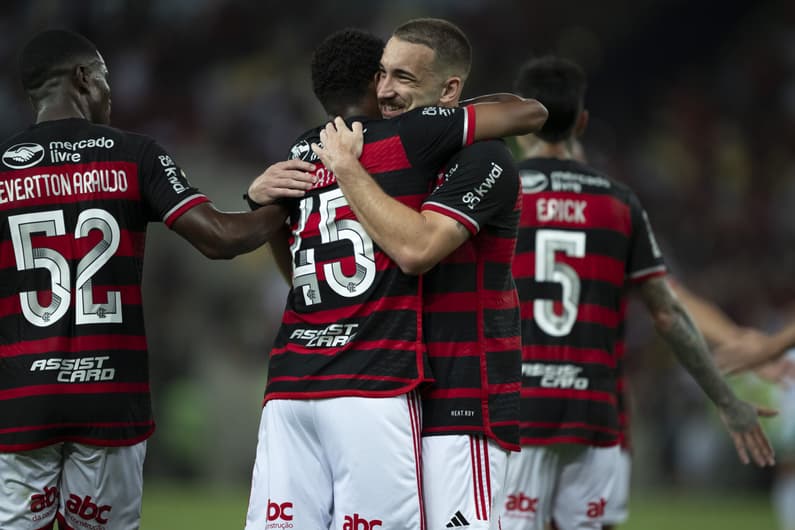 Por jogo atrasado do Brasileirão, o Flamengo encara o Internacional (Foto: Jorge Rodrigues/AGIF)